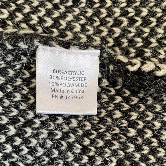 Gray Knit Long Vest with Patterned Trim - Picture 9 of 9